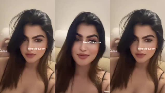 Sri Lankan Tik Toker Gives Blowjob to Fellow Influencer in a Hotel Room