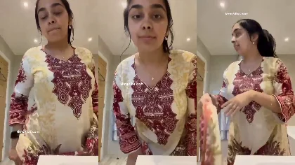Indian Punjabi Girl Removes Clothes, Exposes Big Juicy Boobs and Shaved Pussy on Video Call