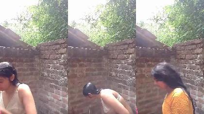 Desi Hot Gf Nude Bathing Riding Fucking Hard By Bf