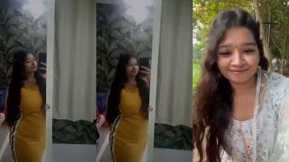 Sexy Gf Showing Boobs