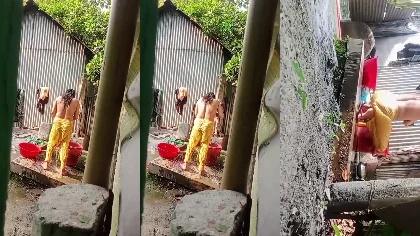 Beautiful Bhabi Bathing Captured By Neighbour