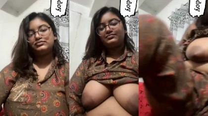Chasmish Bigbooby Girl Showing Boobs Pussy