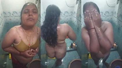 Mallu Aunty Bathing Seduce