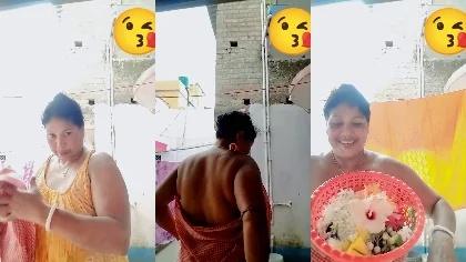 Bangla Village Milf Bhabhi Big Tanker Boobs Dress Change After Bathing Showing On Vc Hd Video