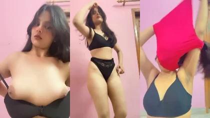 Beautiful Sexy Gf Hottest Figure Showing Boobs Licking Niple