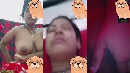 Sexy Bhabi Showing Fingering