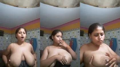 Desi Bhabi Showing Her Big Boobs To Her Ex