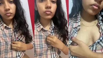 Indian Slim Gf Showin Her Boobs
