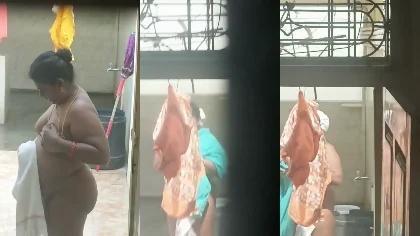 Tamil Aunty Bathing Captured