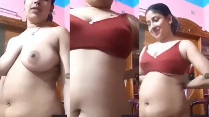Beautiful Sexy Bengali Cheater Wife Showing Bathing
