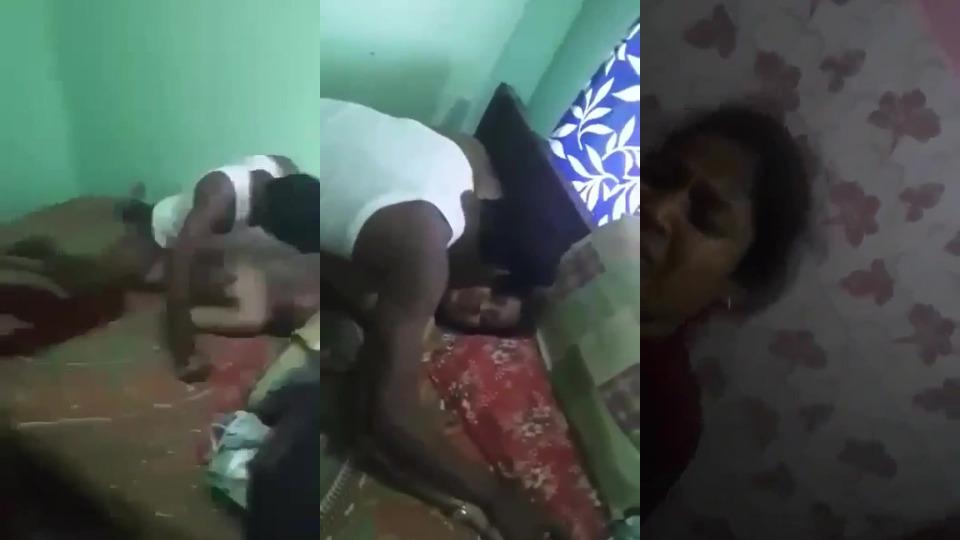 Bangladeshi Boudi Caught Fucking With Young Lover